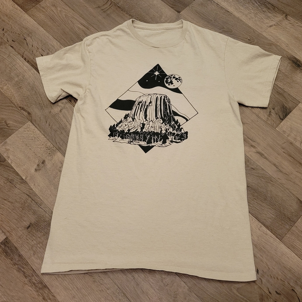 Close Encounters of The Third Kind - Devils Tower, Wyoming Graphic Tee